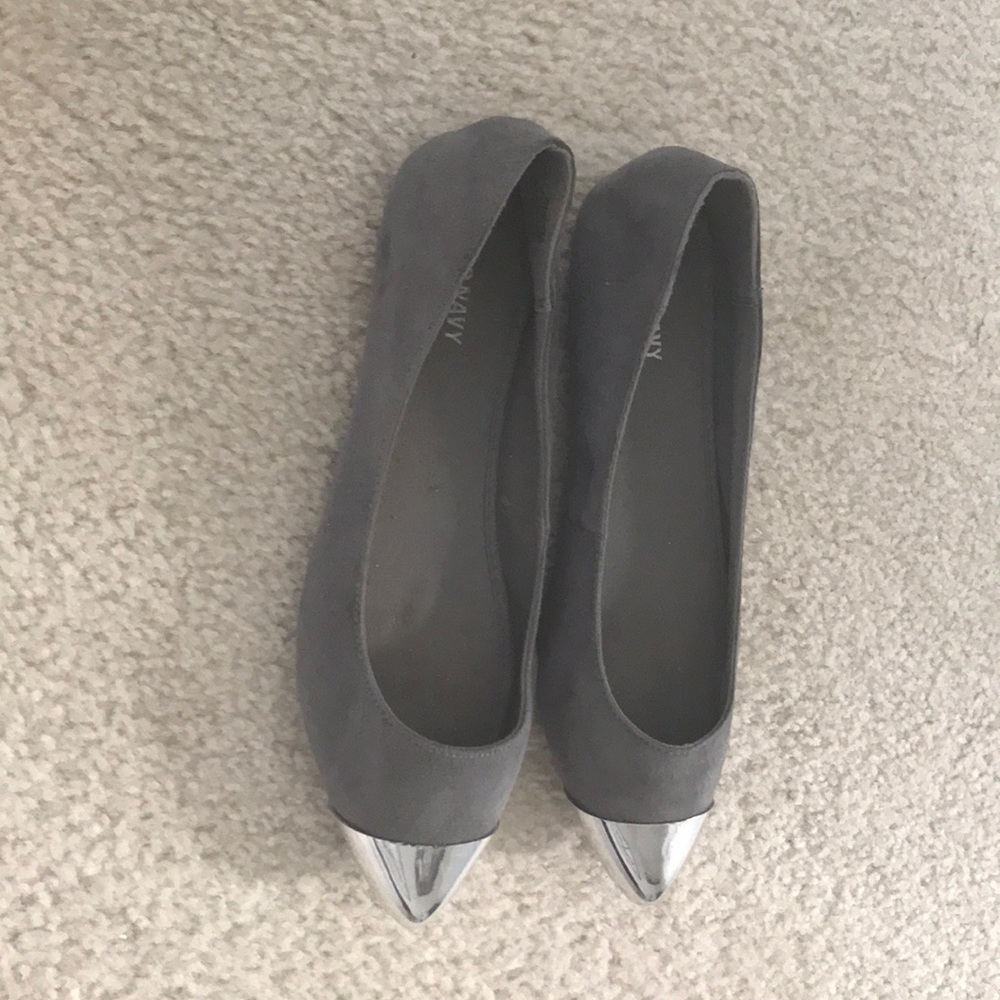 Size 9 Grey Old Navy Flats